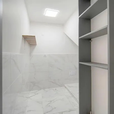 Apartment Off